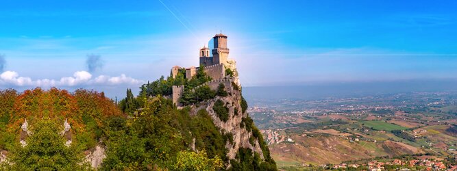 GranCanariaFerienwohnung Urlaubsdestination - San Marino – Hol ihn dir – den heißbegehrten Einreise-Stempel von San Marino. Nimm deinen Reisepass, besuche die örtliche Tourismusbehörde, hier wird die kleine Trophäe in dein Reisedokument gestempelt, es sieht gut aus und ist eine supertolle Urlaubserinnerung. Dieses neue Trendy-Reiselust-Souvenir passt ausgezeichnet zu den anderen außergewöhnlichen Stempeln deiner vergangenen Reisen. San Marino ist ein sehr interessanter Zwergstaat, eine Enklave, vollständig von Italien umgeben, eine der ältesten bestehenden Republiken und eines der reichsten Länder der Welt. Die beliebtesten Orte für Ferien in San Marino, locken mit besten Angebote für Hotels und Ferienunterkünfte mit Werbeaktionen, Rabatten, Sonderangebote für San Marino Urlaub buchen.